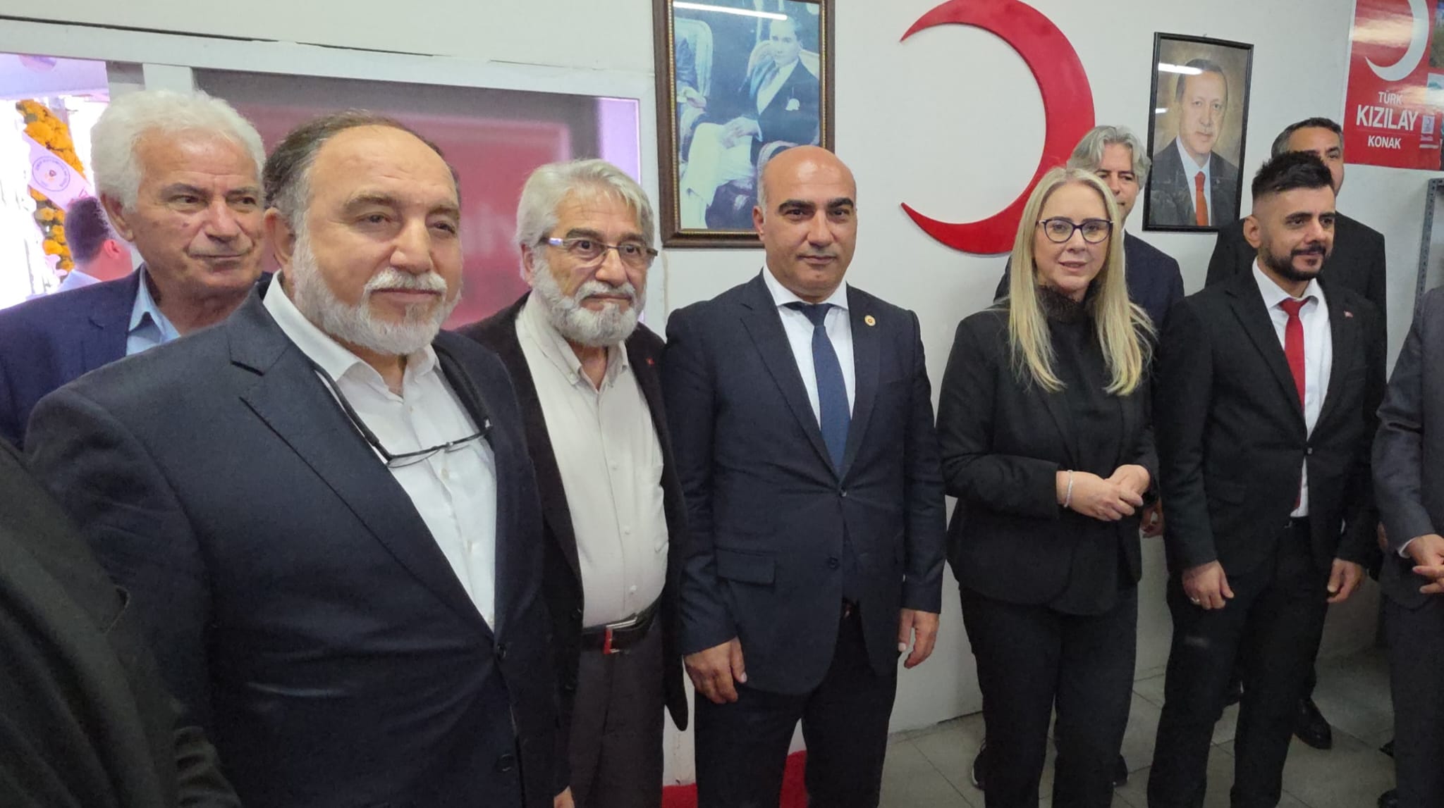 İzmir'de iyilik büyüyor: Kızılay Sosyal Butik kapılarını açtı