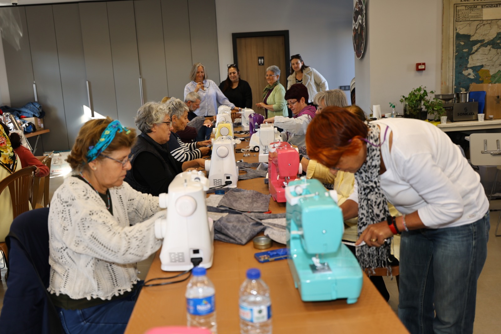 EFES SELÇUK'TA KADINLAR DİKİŞ ATÖLYESİNDE BULUŞTU