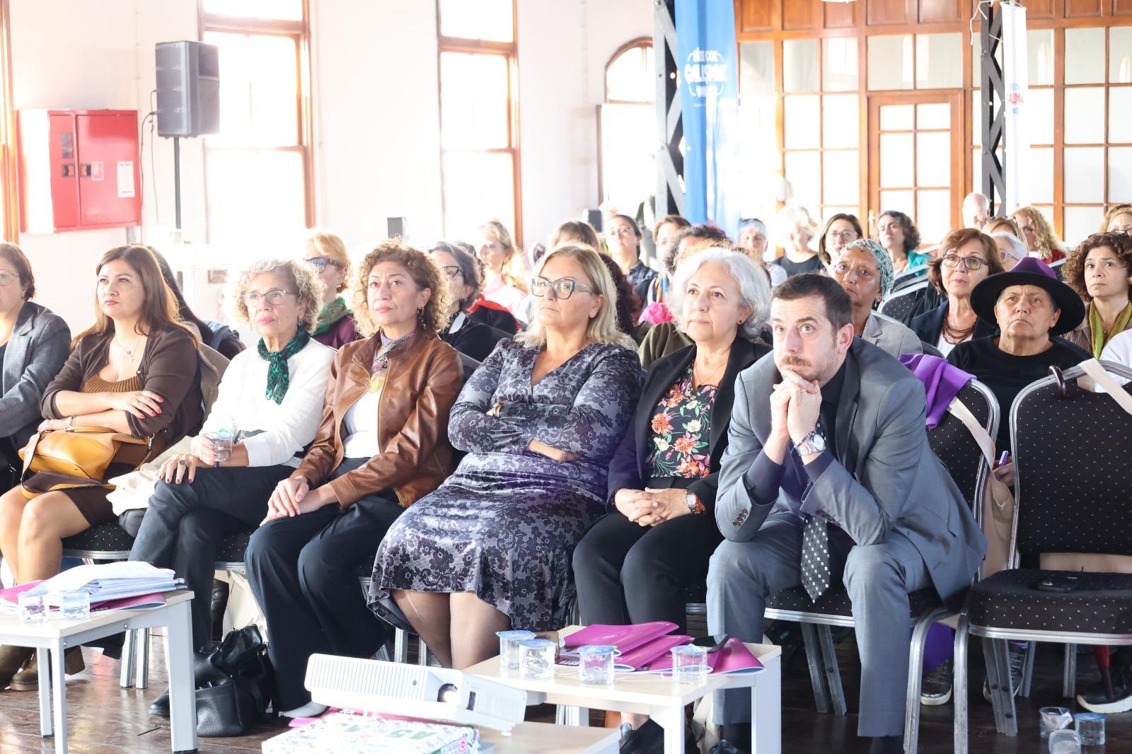 İzmir, kadınların katılımıyla güçleniyor