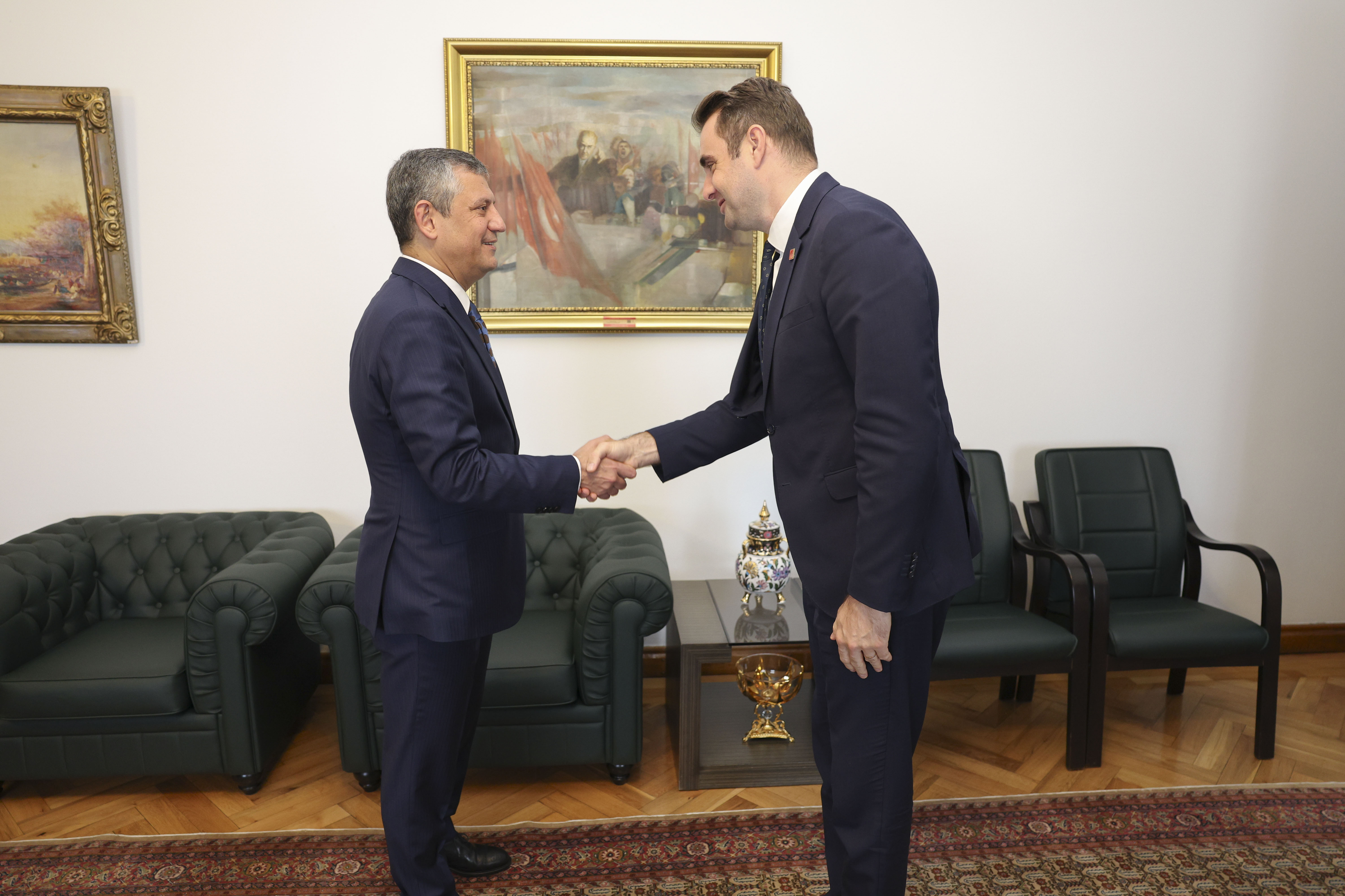 İZMİR ÖRGÜTÜNDEN CHP GENEL BAŞKANI ÖZGÜR ÖZEL’E ZİYARET