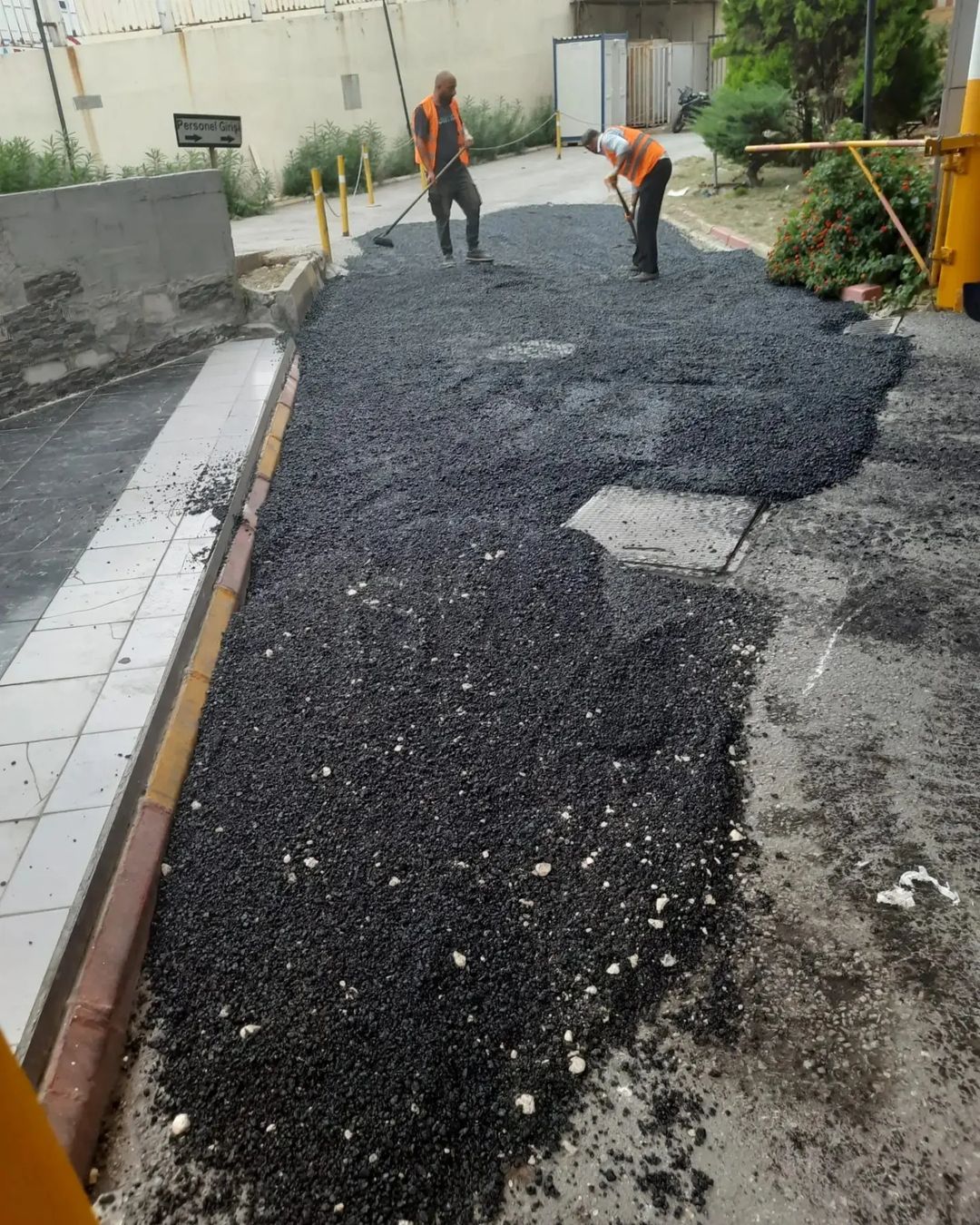 İzmir Atatürk Eğitim ve Araştırma Hastanesi çevresindeki asfalt çalışmaları tamamlandı