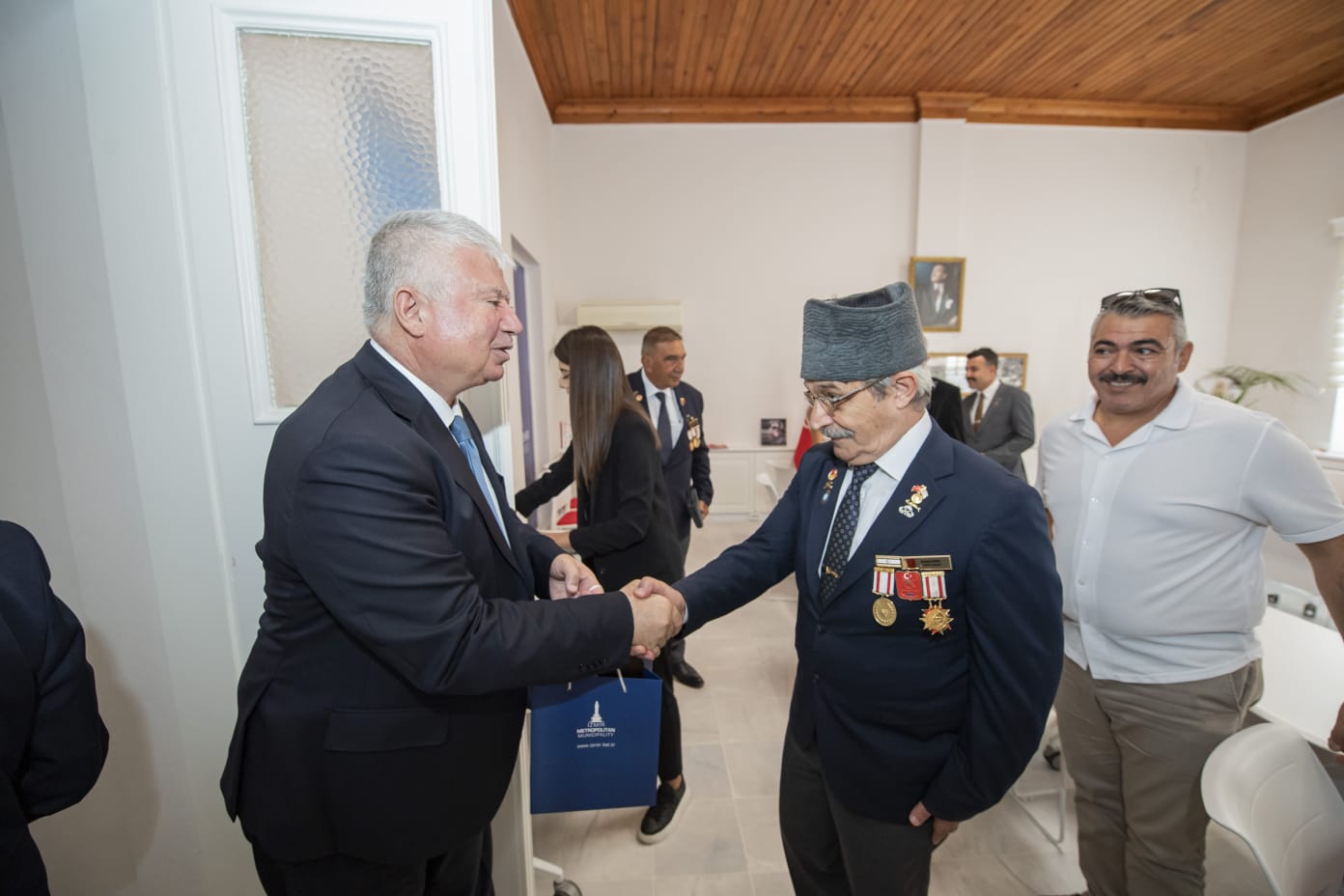 Mustafa Özuslu gazilerle bir araya geldi