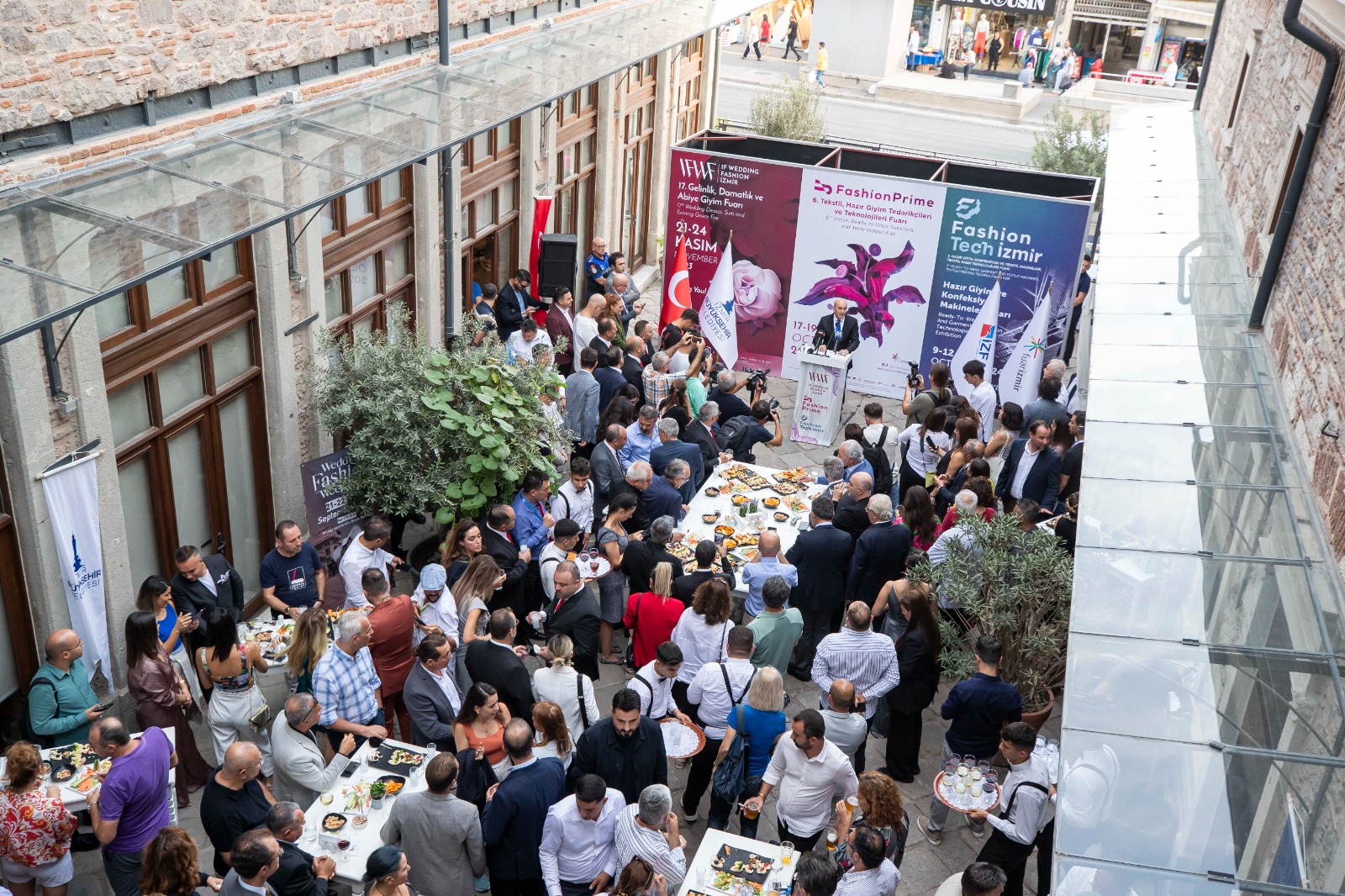 İzmir, fuarlarıyla moda sektörüne yön veriyor