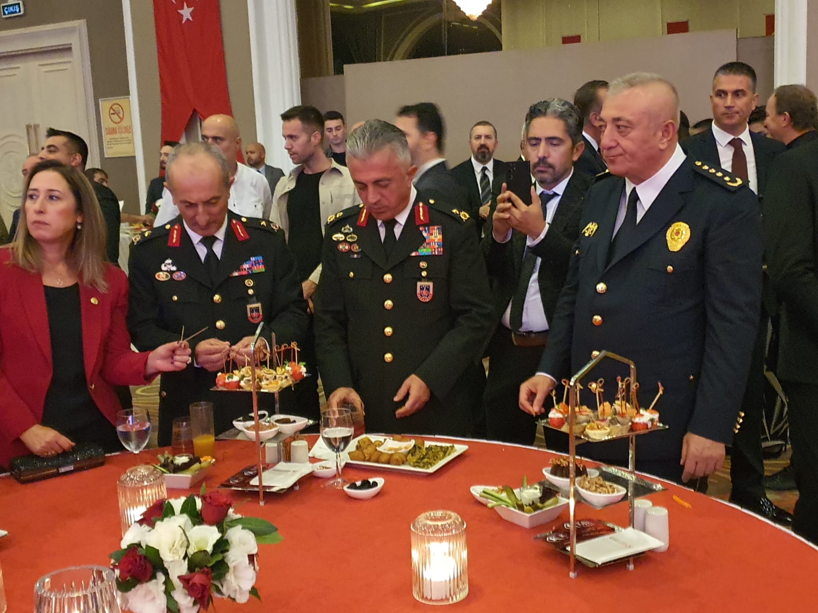 İzmir Valiliğinden 100. yıla yakışır resepsiyon