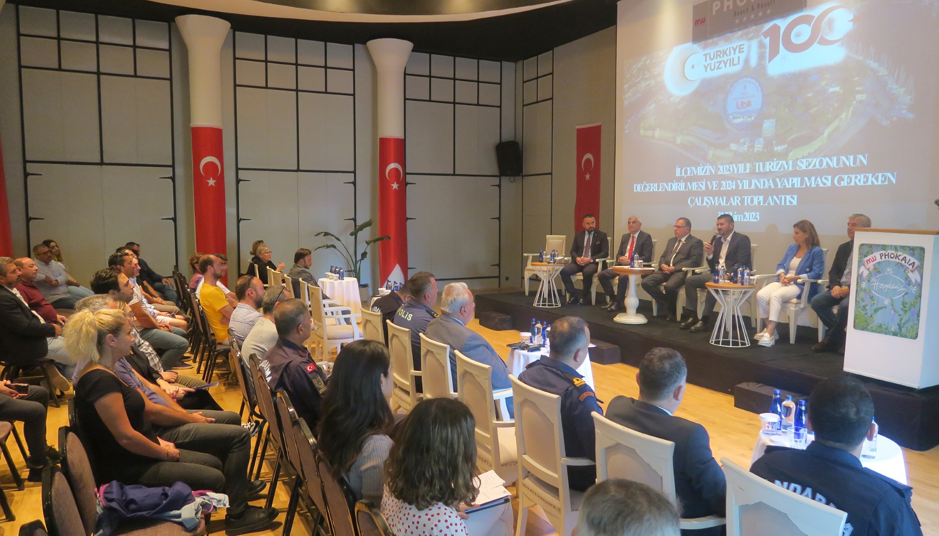 İzmir Foça’da, turizm konusunda toplantı gerçekleştirildi