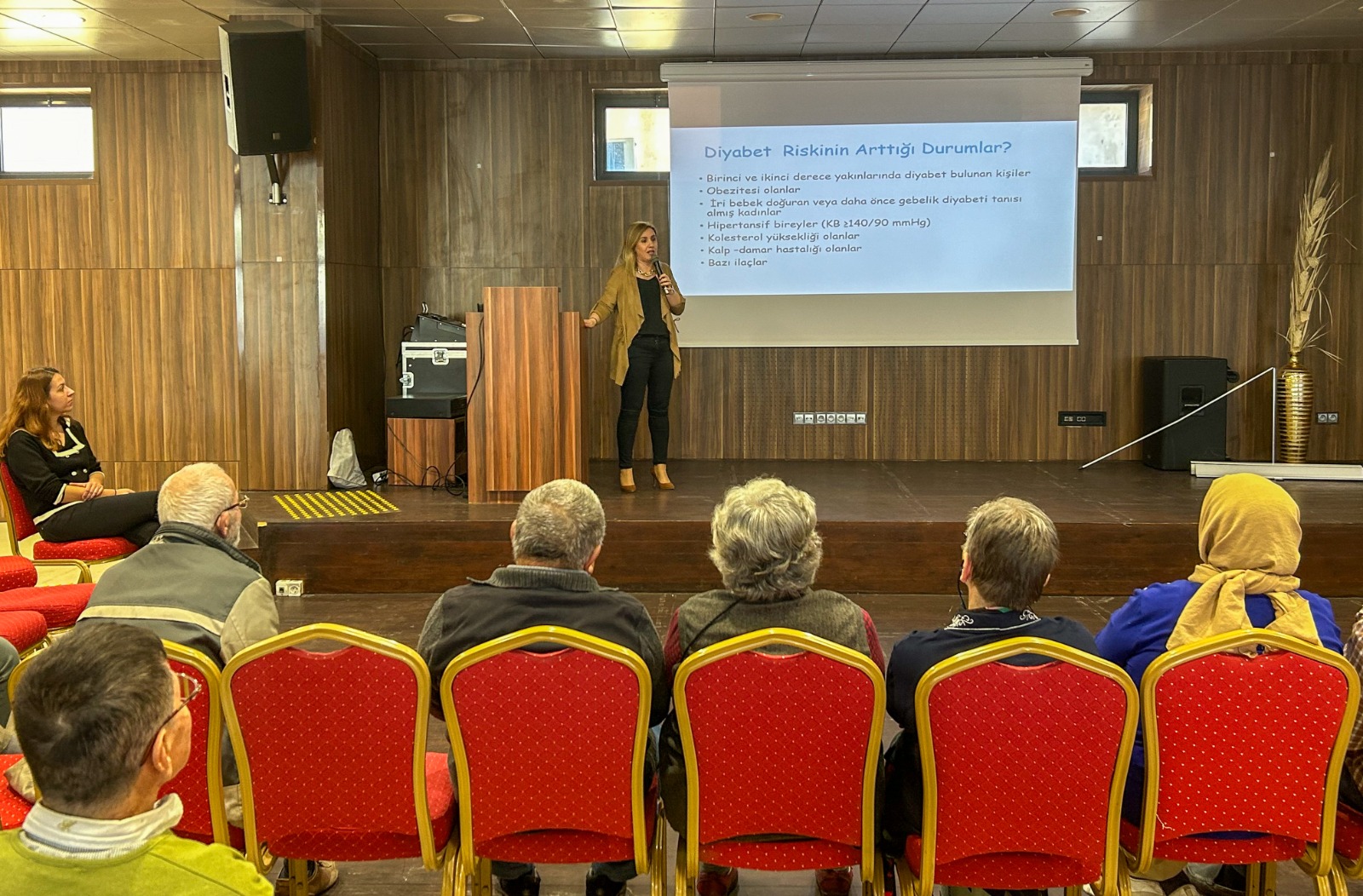 Huzurevi sakinlerine diyabet eğitimi