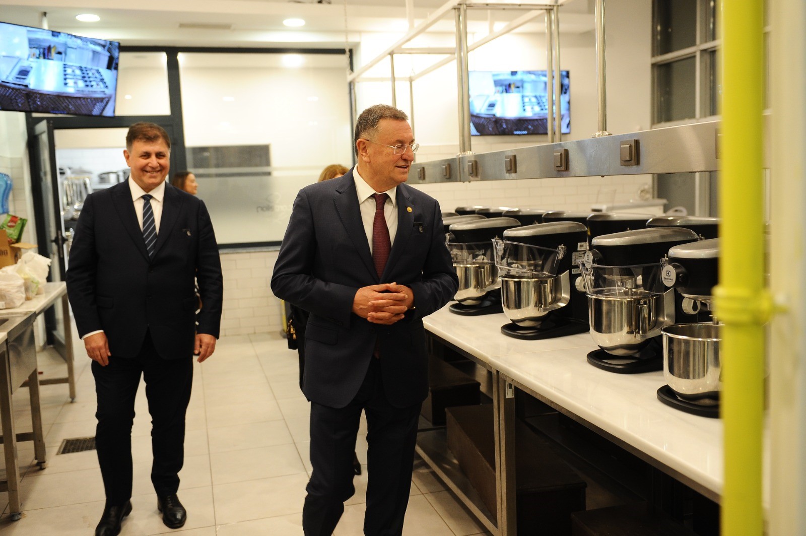 Karşıyaka’dan Hatay’a yardım köprüsü