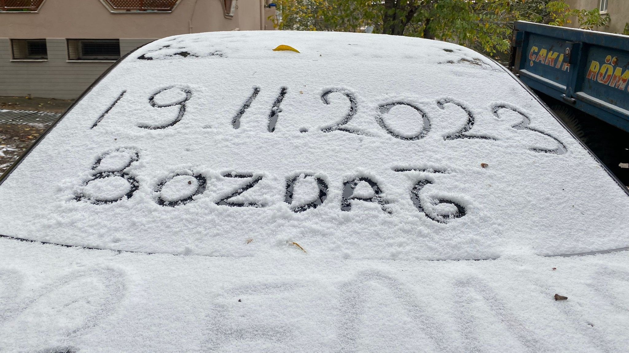 İzmir'e mevsimin ilk karı düştü