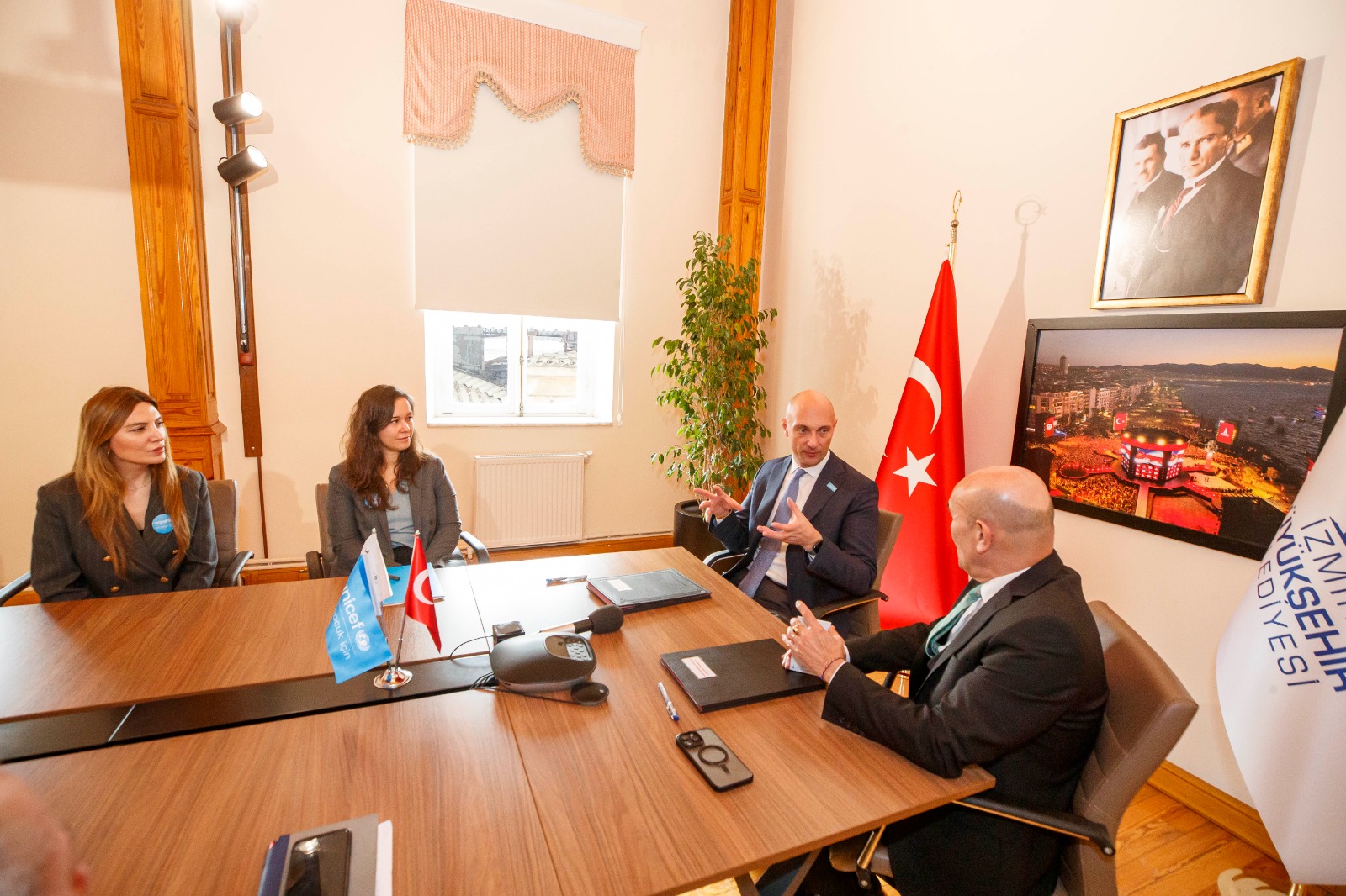 İzmir Büyükşehir Belediyesi çocuk dostu kent için UNICEF ile protokol imzaladı