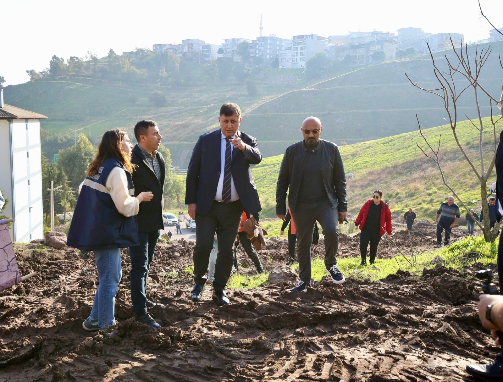 Karşıyaka’da ağaç varlığı hızla artmaya devam ediyor