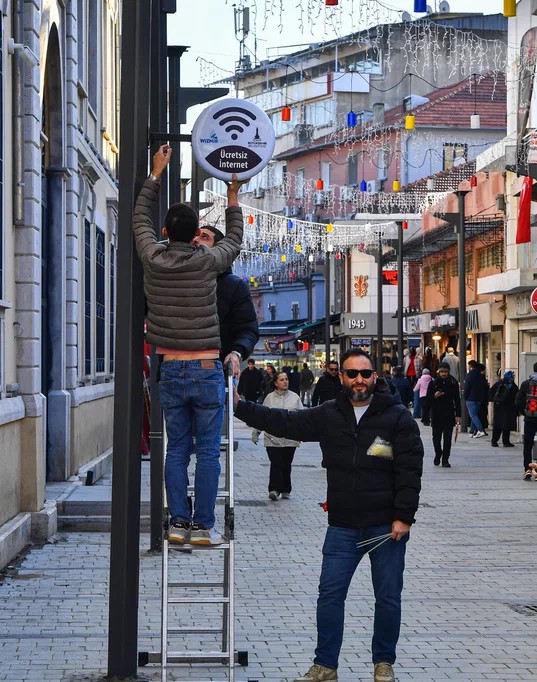 Kemeraltı dünyaya “ücretsiz internet” ile bağlanıyor