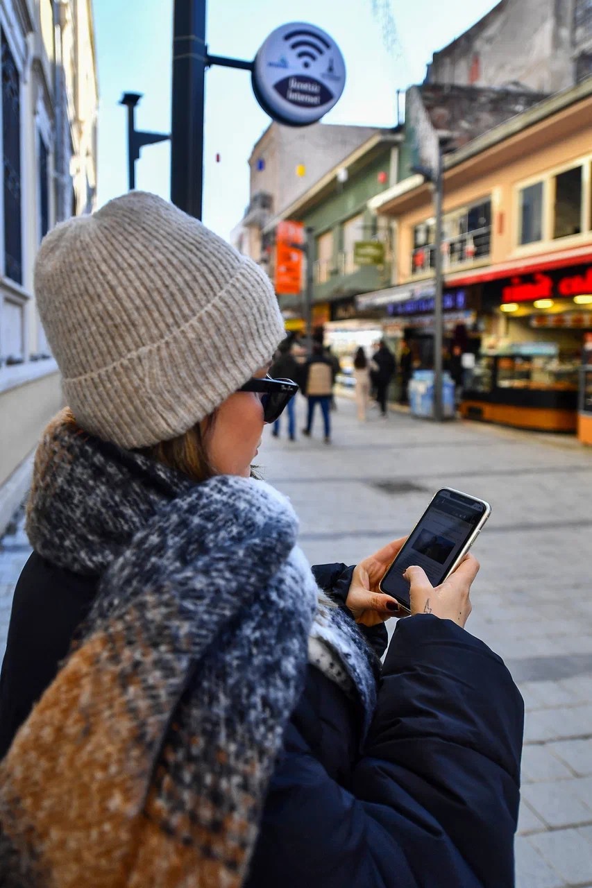 Kemeraltı dünyaya “ücretsiz internet” ile bağlanıyor