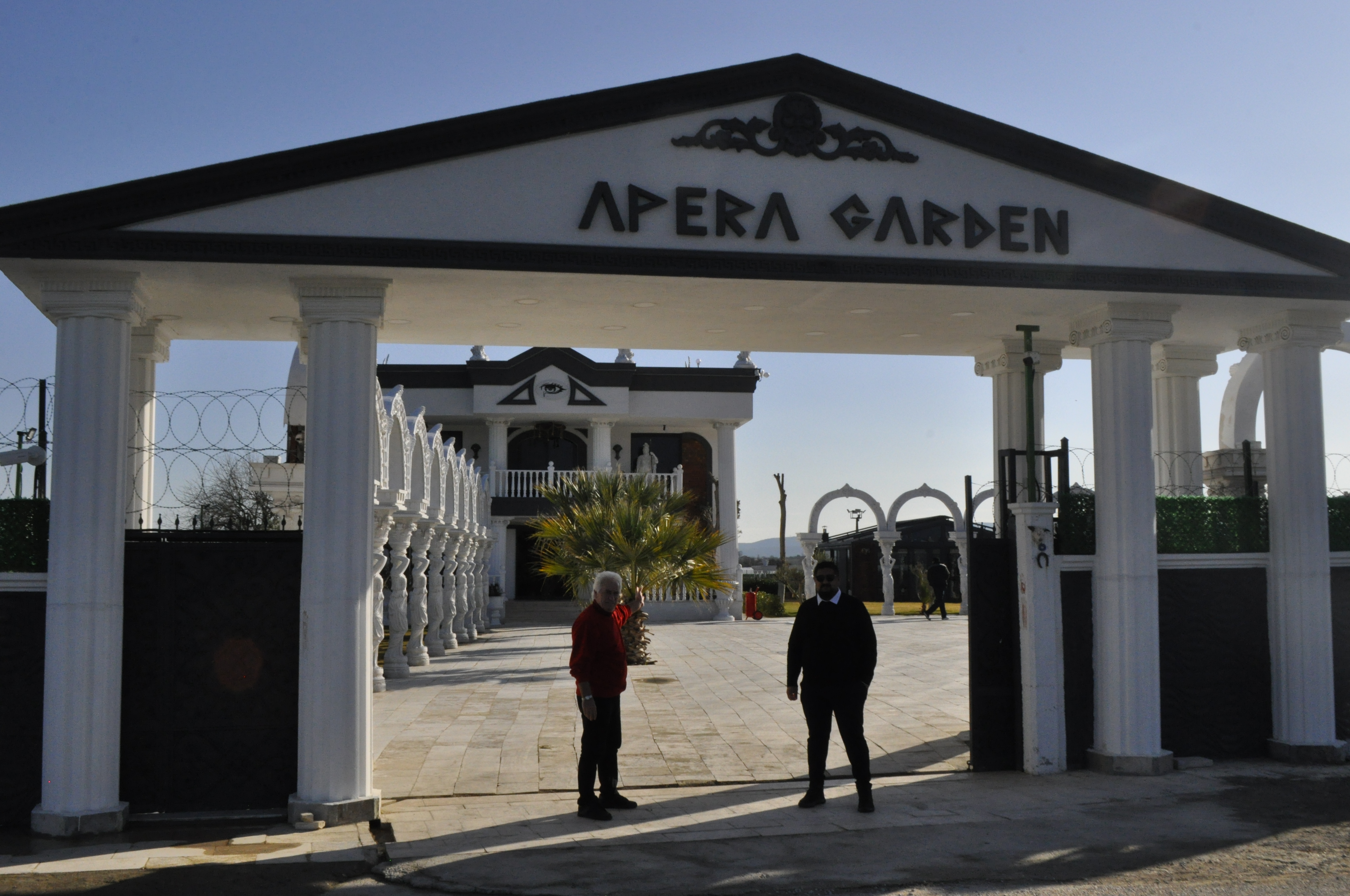 Menderes Belediyesi'nde parayı vermeyen düdüğü çalamıyor! "Parayı veren düdüğü çalar" dönemi!