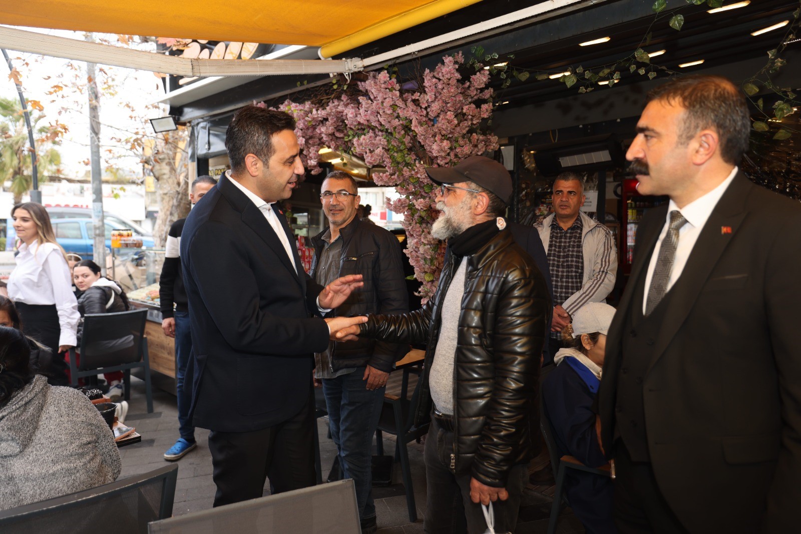 CHP Belediye Başkan Adayı Onur Emrah Yıldız; "Dertlerini anlatıyorlarsa, bana güveniyorlar demektir."