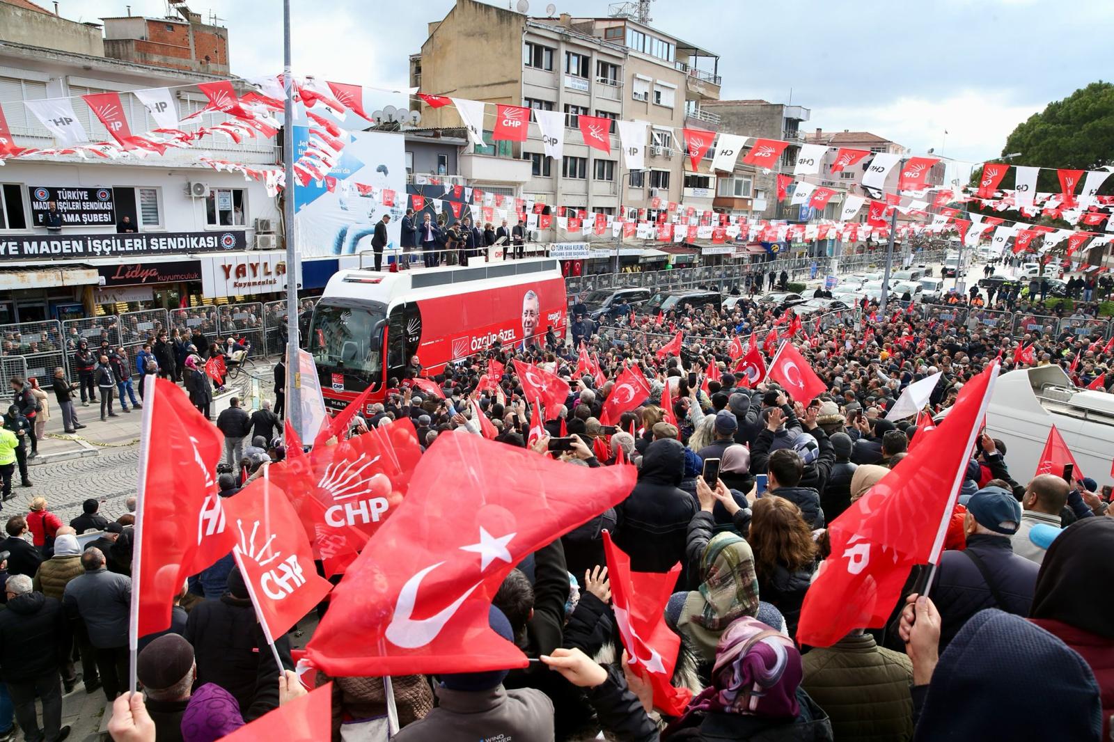 Özel'den bayram ikramiyesinin 3000 TL olmasına tepki