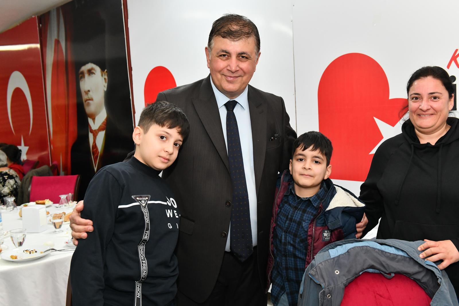 Başkan Tugay Tunceliler derneğinde konuştu "BANA GÜVENMENİZİ İSTİYORUM"