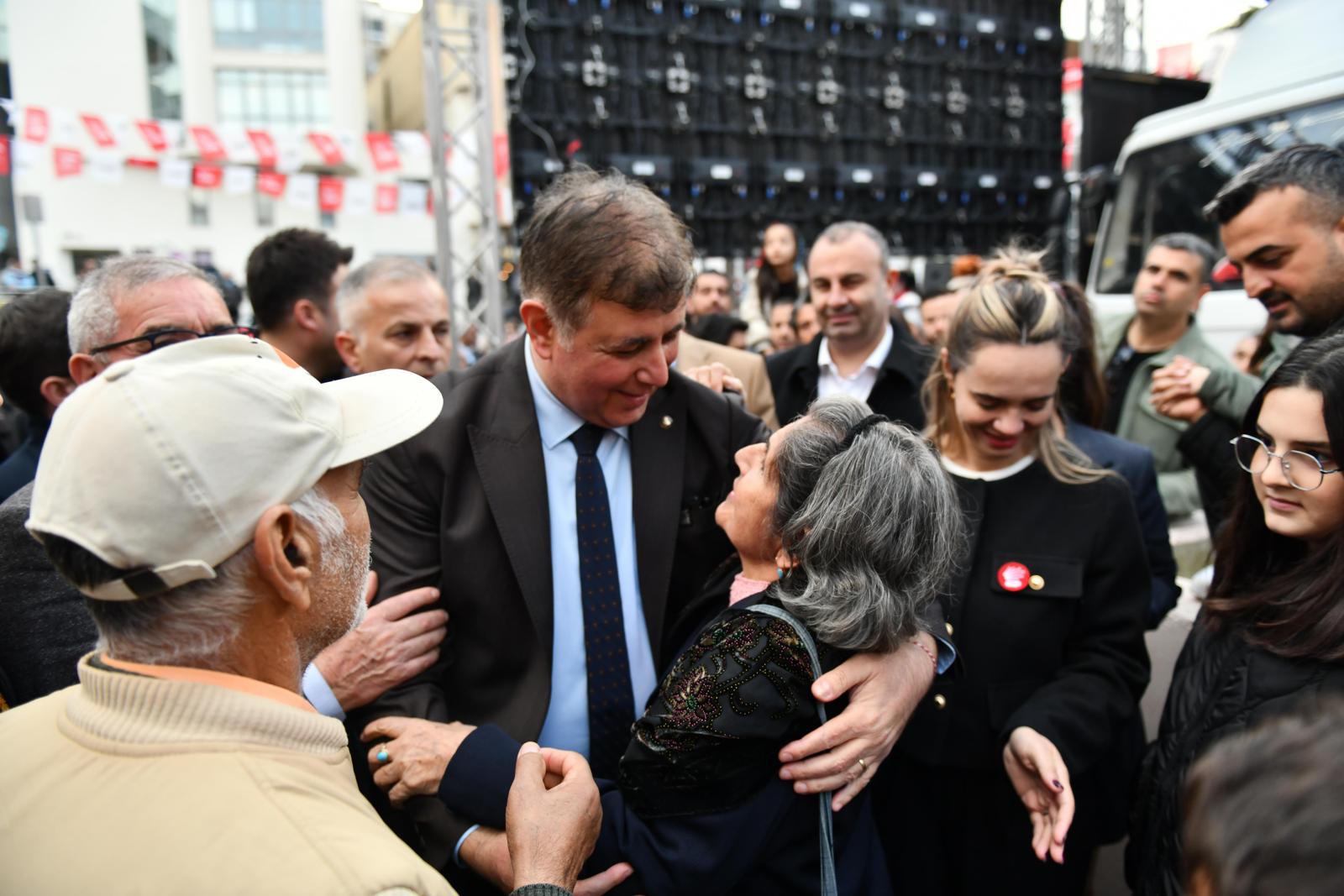 Başkan Tugay'a sahada büyük destek