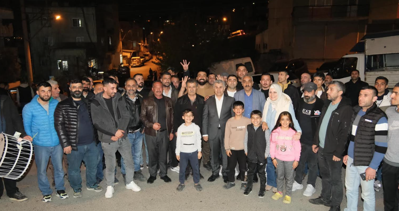 AK Parti Karabağlar adayı Tunç'tan 'Genç Kart Karabağlar' müjdesi