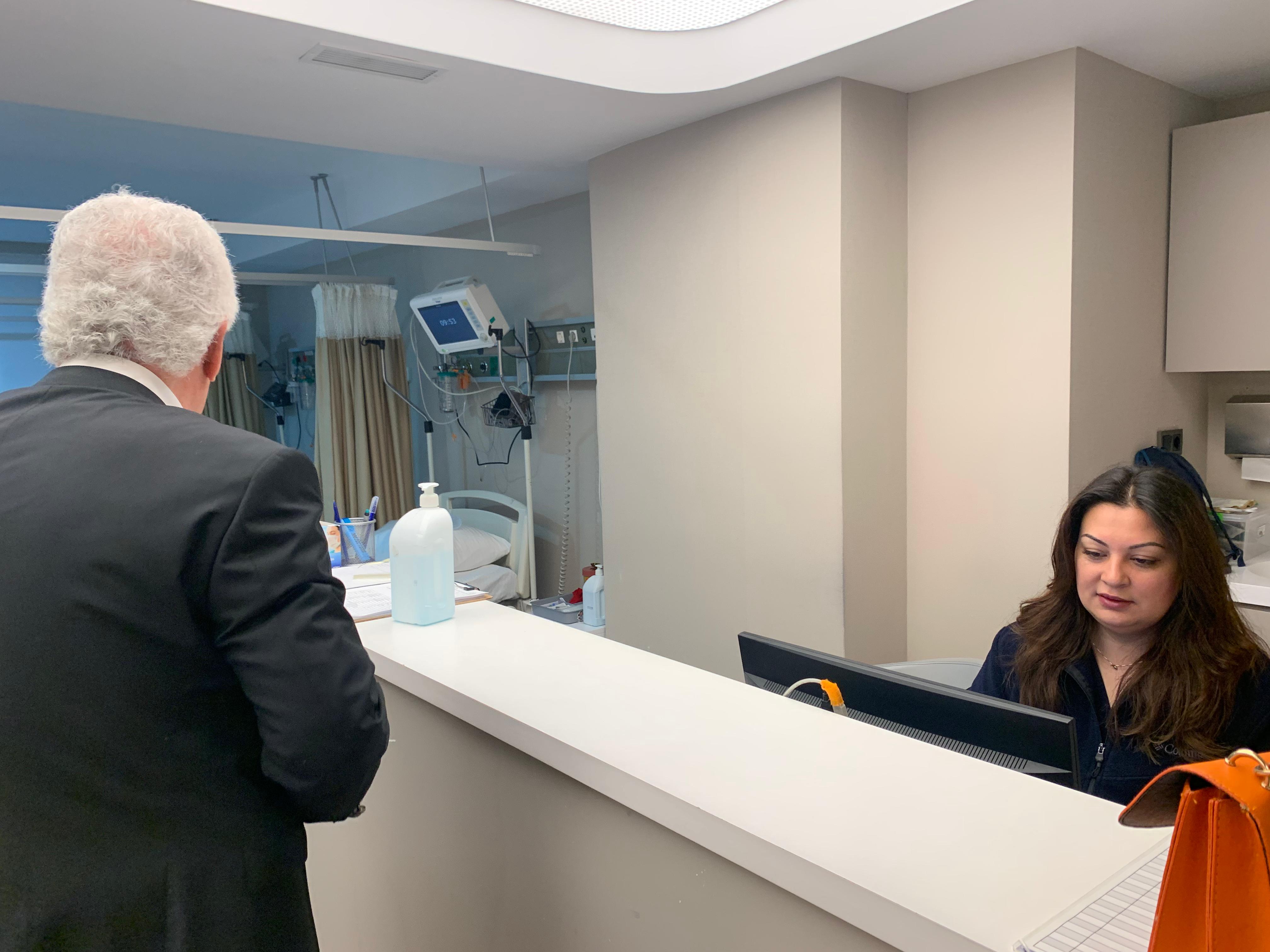 Salih Erkek'ten hastane çalışanlarına büyük övgü!