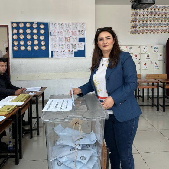 CHP İzmirli siyasiler sandık başında