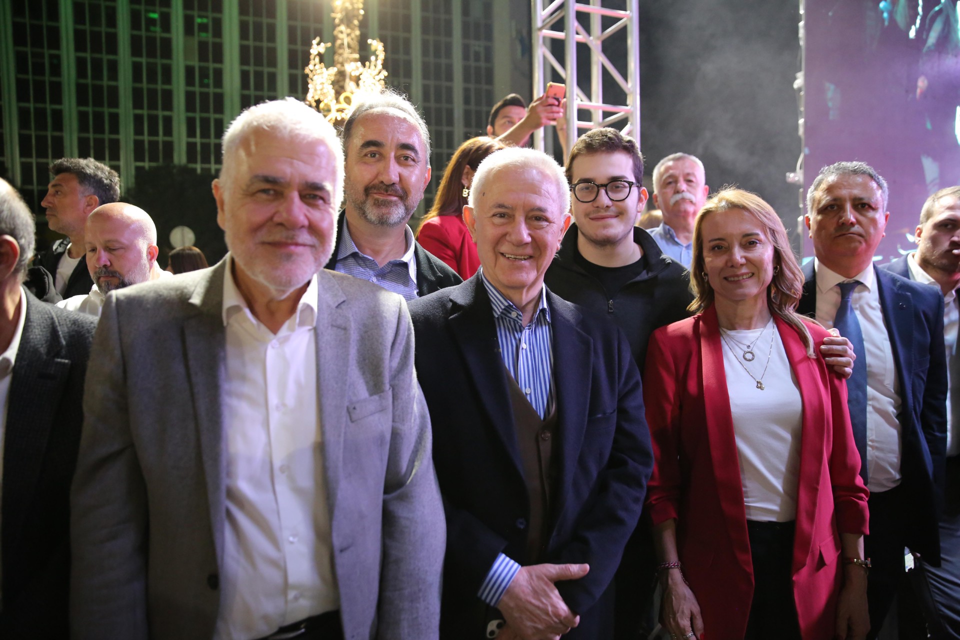 Mutlu’dan zafer konuşması: İktidara giden CHP’nin ayak sesleri!