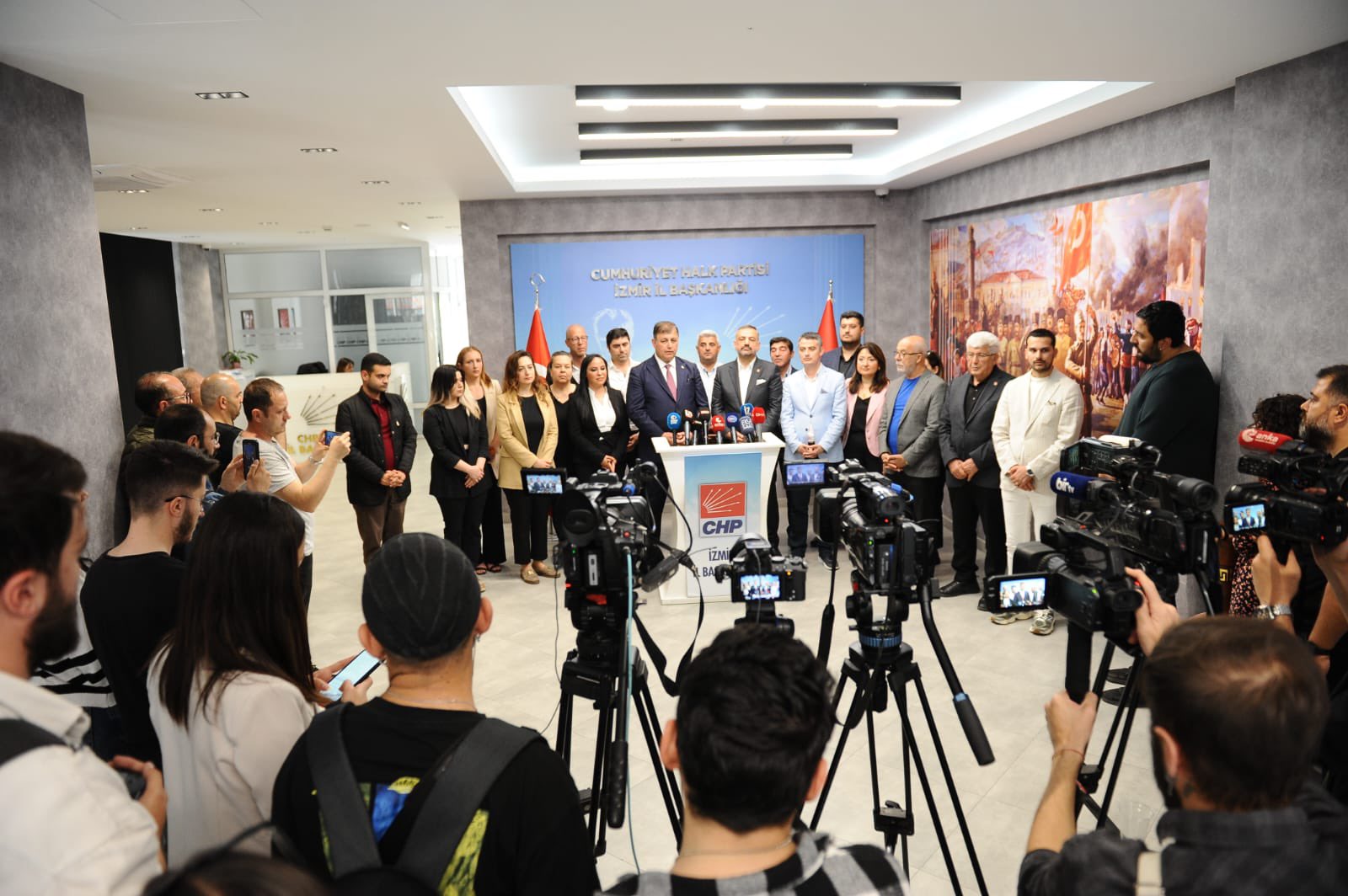 Başkan Tugay’dan, CHP örgütüne teşekkür ziyareti