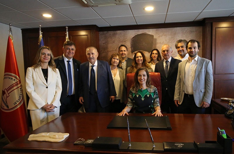 Karşıyaka’da devir teslim coşkusu; Tugay, görevi Yıldız Ünsal’a devretti