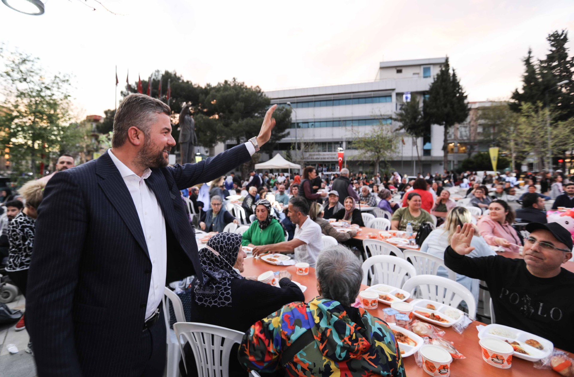 Başkan Duman iftar ve sahurda hemşehrileriyle buluştu