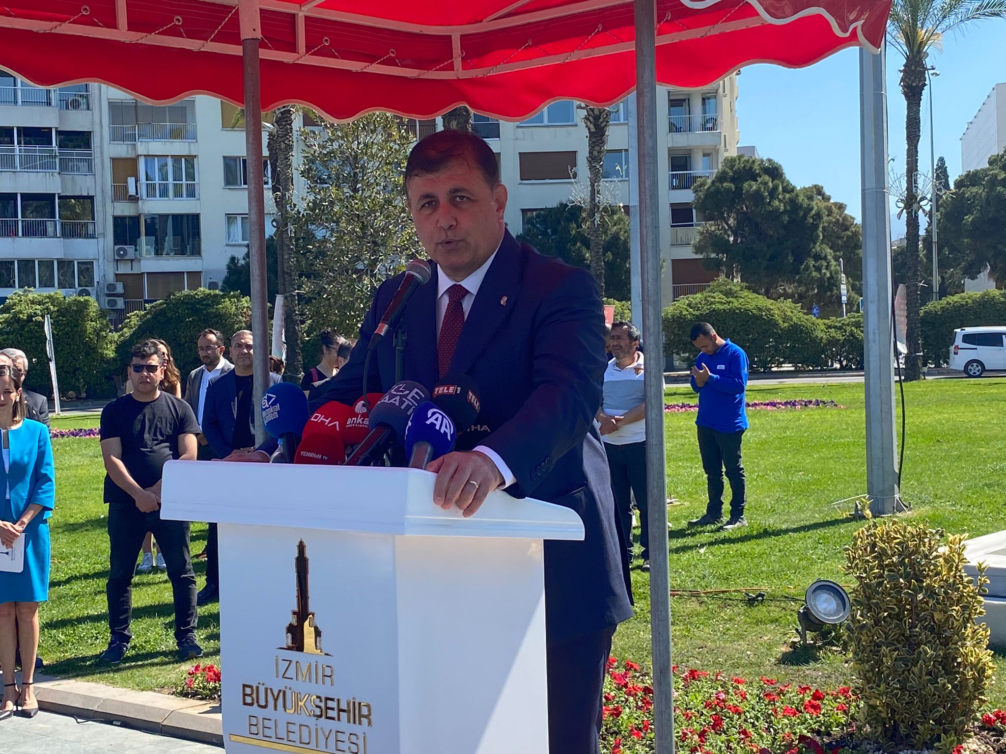 Tunç Soyer görevini Cemil Tugay'a devretti!