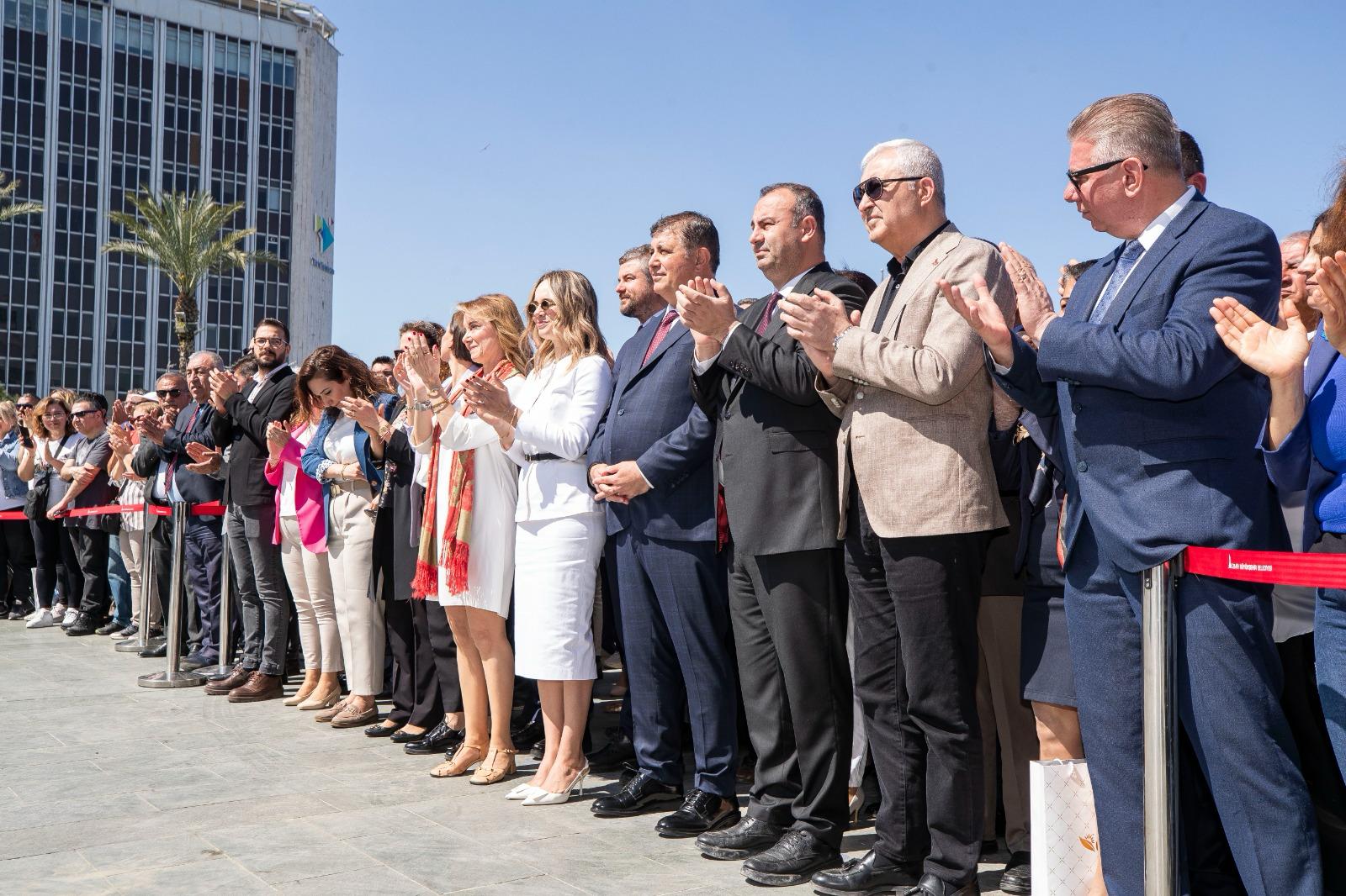 Tunç Soyer görevini Cemil Tugay'a devretti!