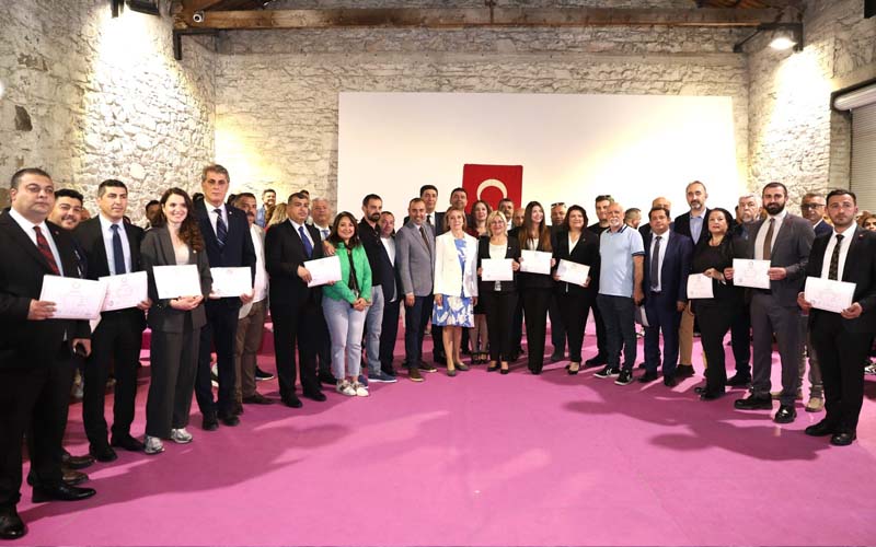 Konak'ın Meclis Üyeleri mazbatalarını aldı