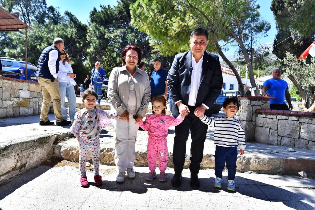 Başkan Tugay Karaburun'un köylerini ziyaret etti