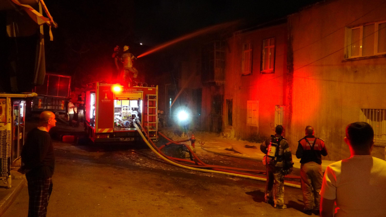 İzmir'de tekstil atölyesinde yangın