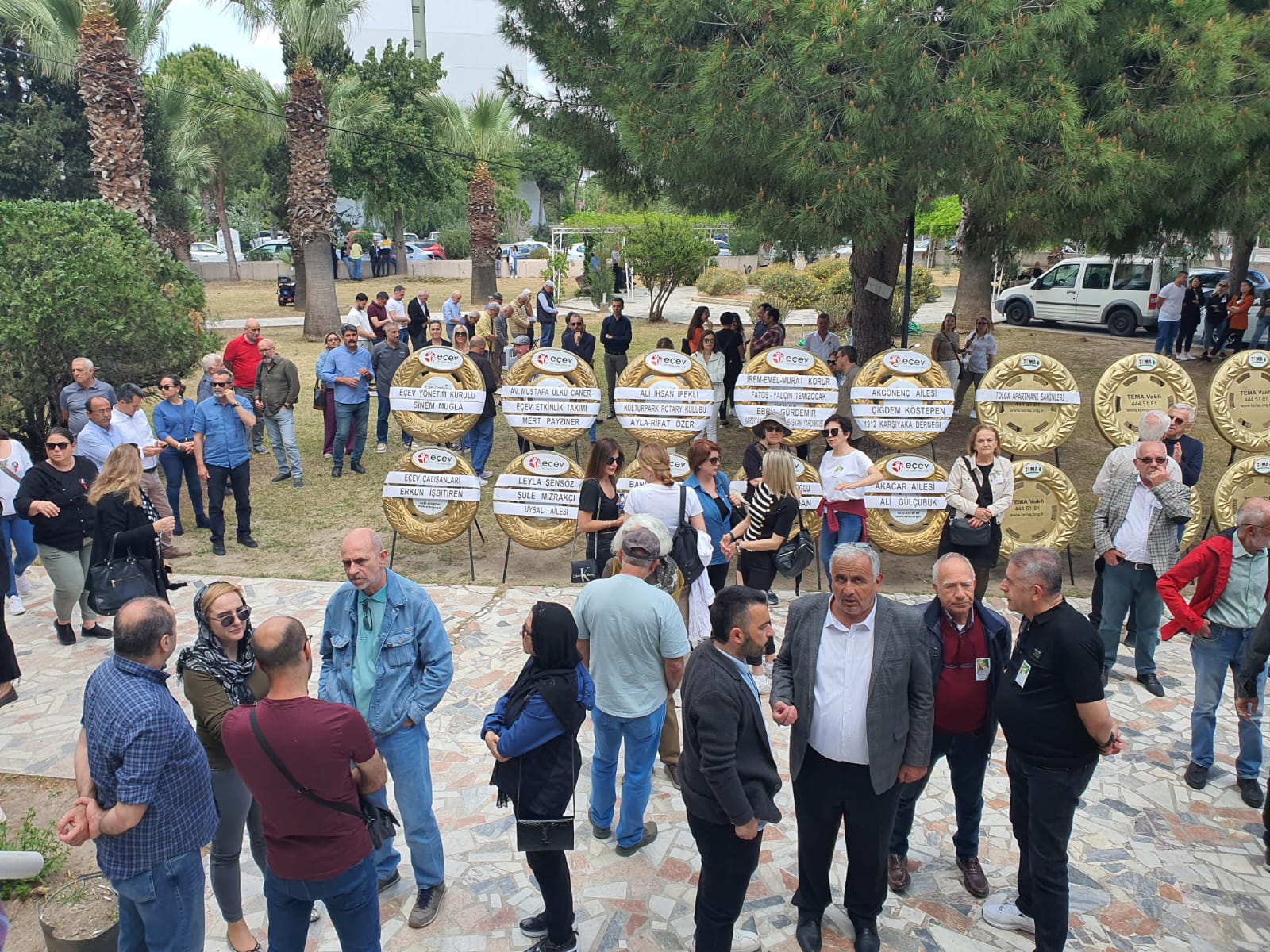 Tüm siyasi partililerin sevilen abisi Recai Acar, son yolculuğuna uğurlandı