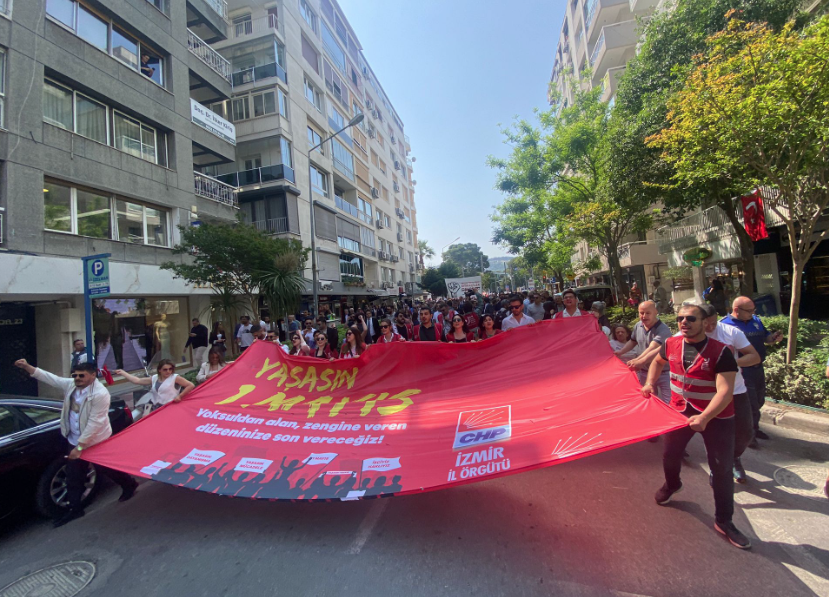 İzmir’de 1 mayıs coşkuyla kutlanıyor