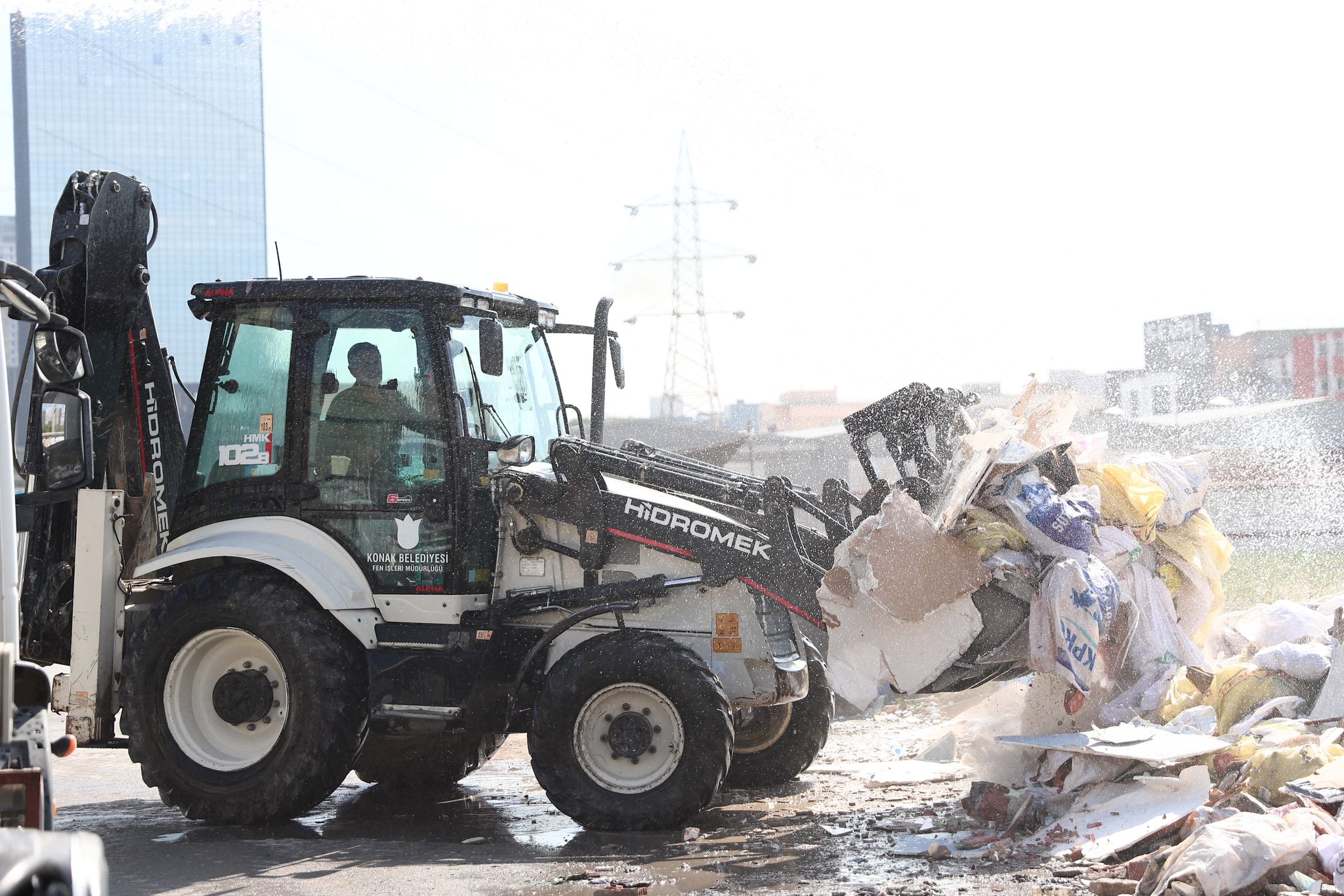 Konak’ta kaçak moloz dökümüne geçit yok