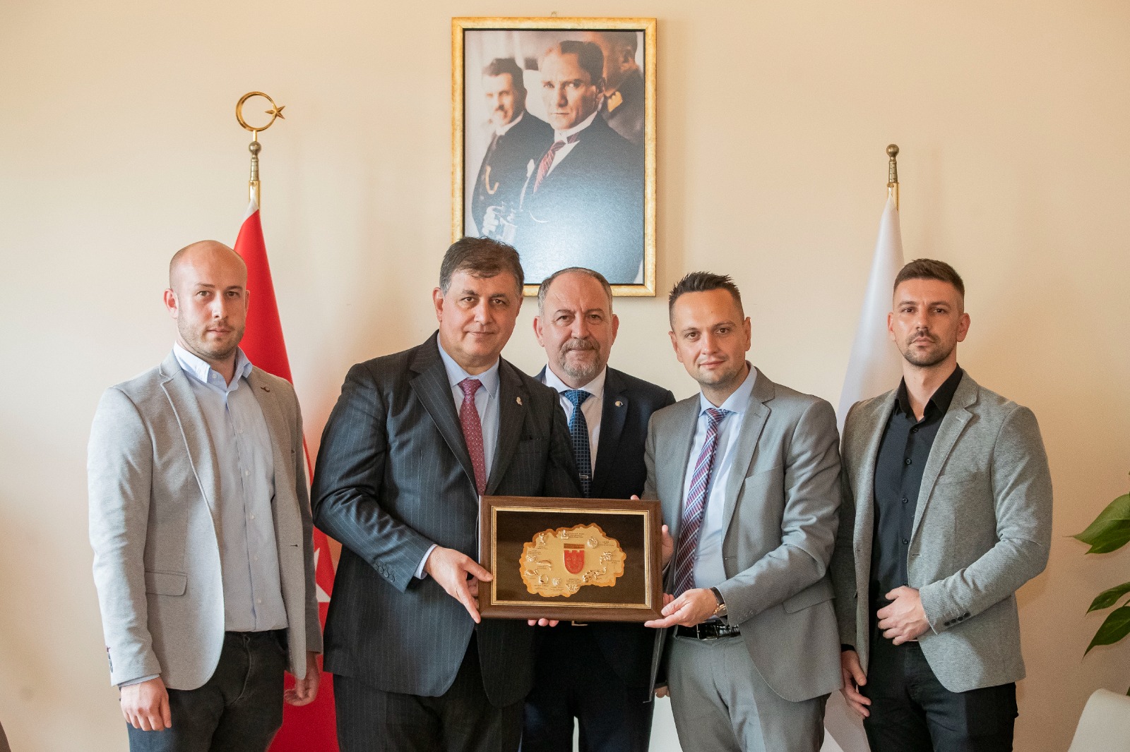 Başkan Tugay  Tugay, Kuzey Makedonya Cumhuriyeti'nden gelen heyeti makamında ağırladı.