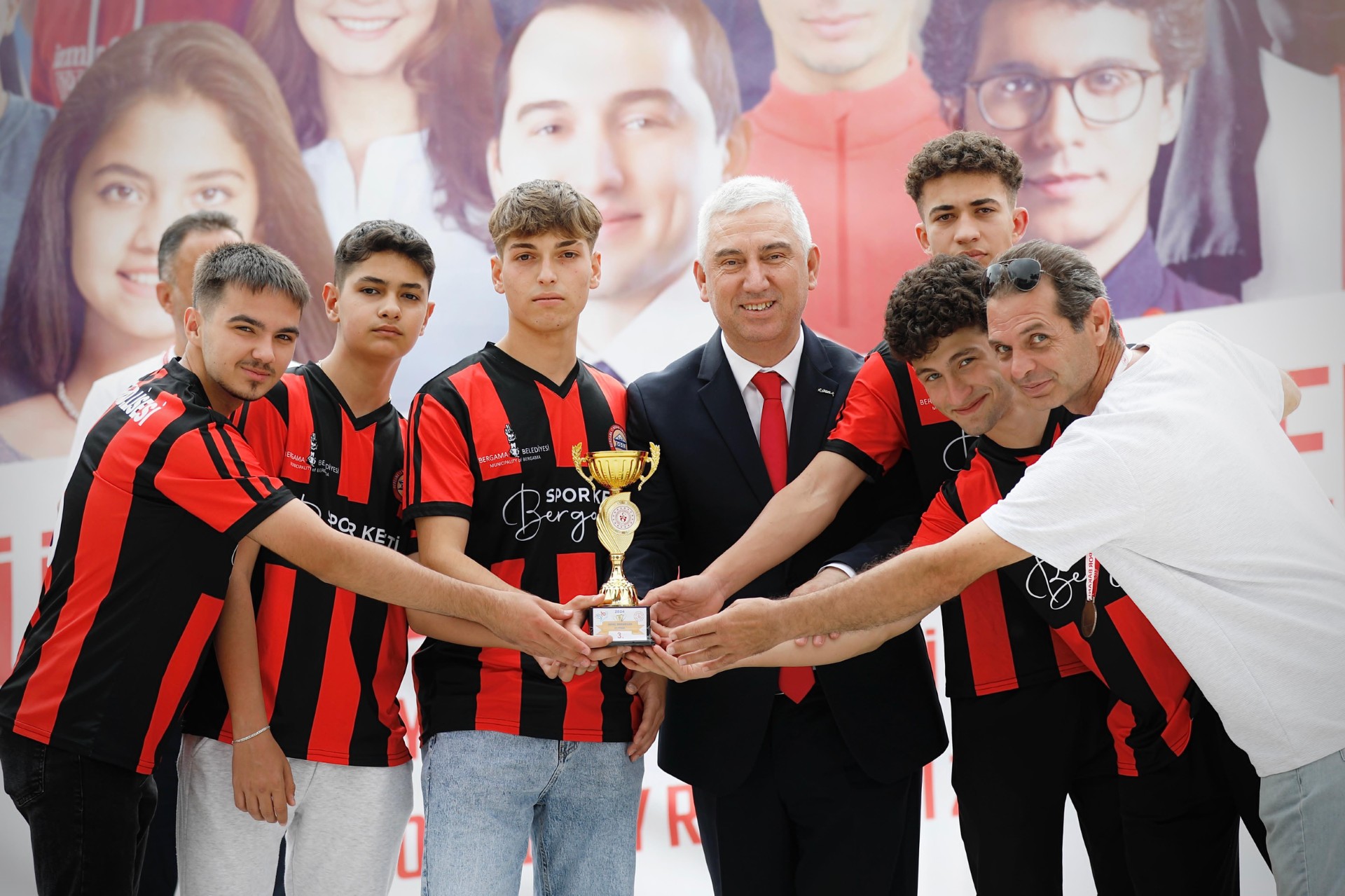 BERGAMA’DA COŞKULU 19 MAYIS KUTLAMASI