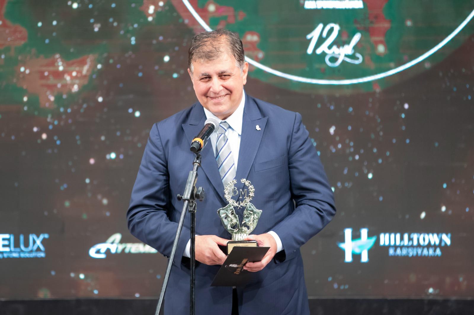 Başkan Tugay'a "Sanata Destek" Ödülü