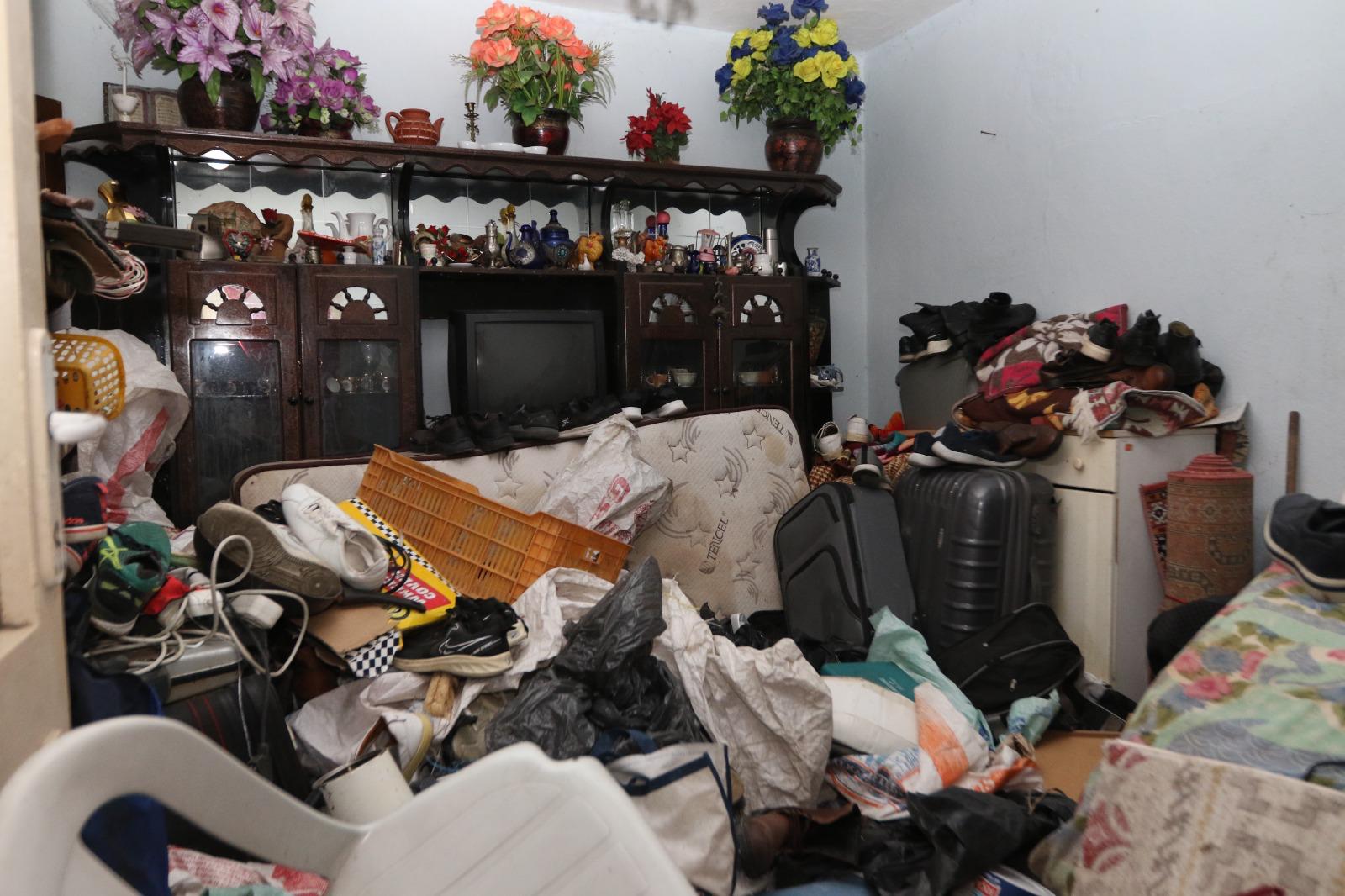 Bayraklı Belediyesinden çöp ev operasyonu