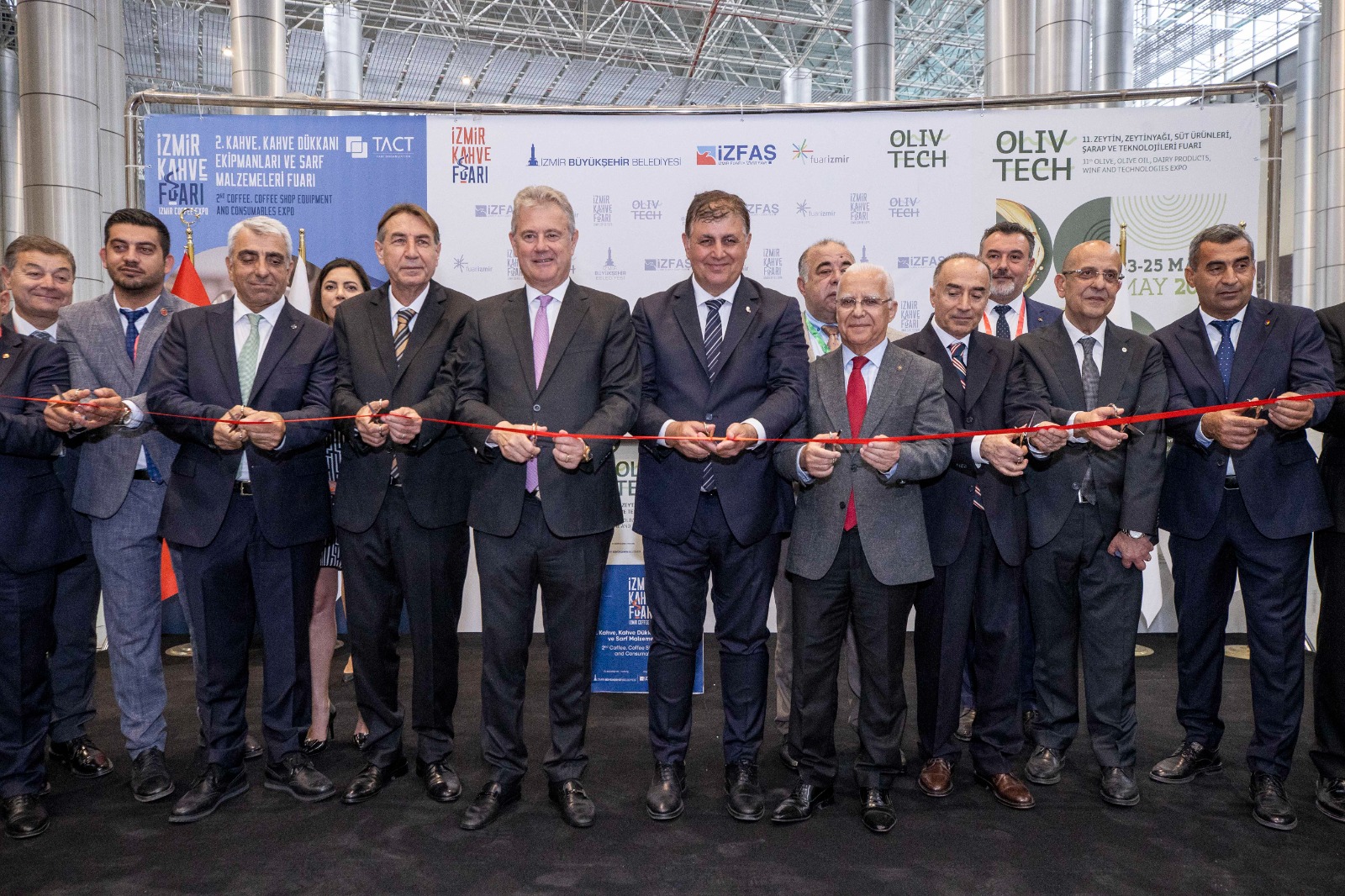 İzmir’de fuar bereketi Lezzet ve teknolojiyi buluşturan iki fuar 18 bin ziyaretçiyi ağırladı