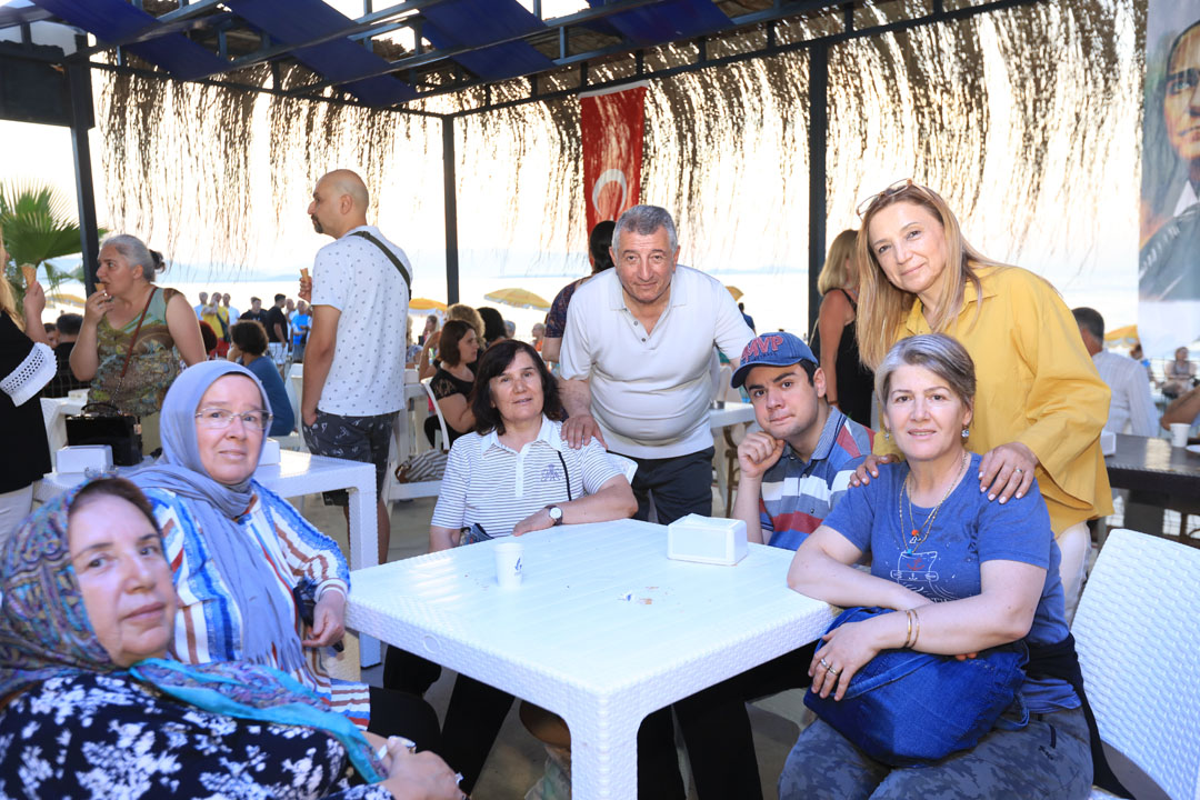 Güzelbahçe'de tatil yapacaklara müjde! : Şezlong, şemsiye ücretsiz