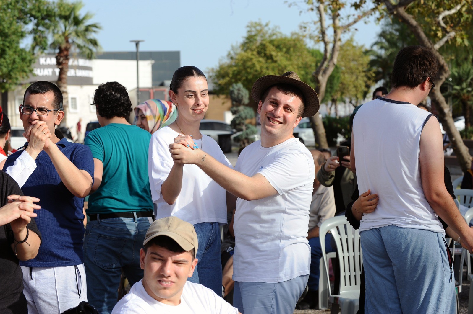 Karşıyaka’nın engel tanımayan gençlerinden renkli gösteriler