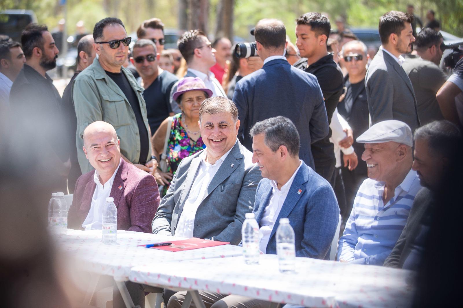 CHP Lideri'nden Başkan Tugay'a övgü: İzmir'e değen bu yetenekli el kenti hak ettiği hizmetlerle tanıştıracak