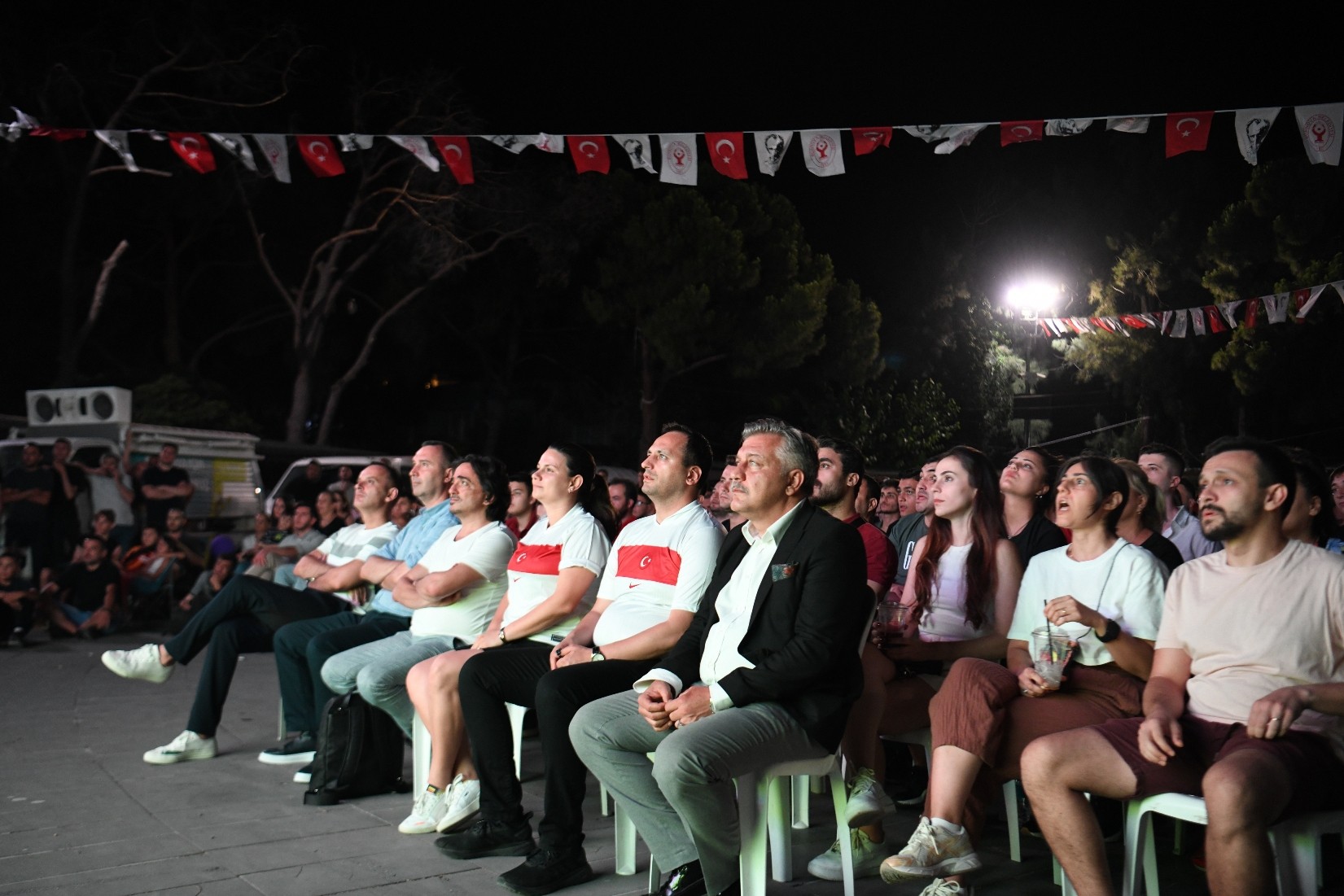 Bornova’da milli maç heyecanı yaşandı