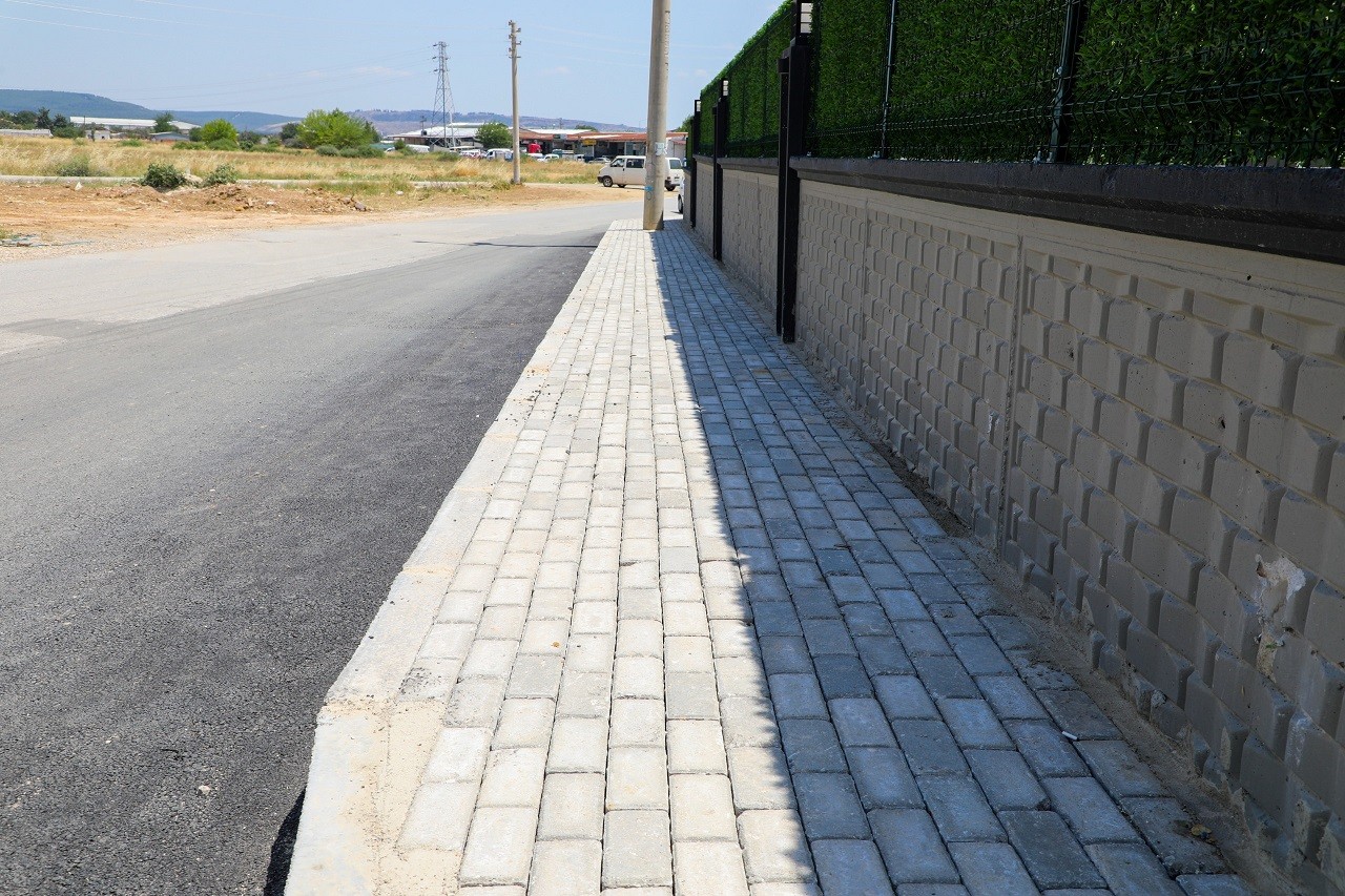 Menderes’te yol çalışmaları devam ediyor