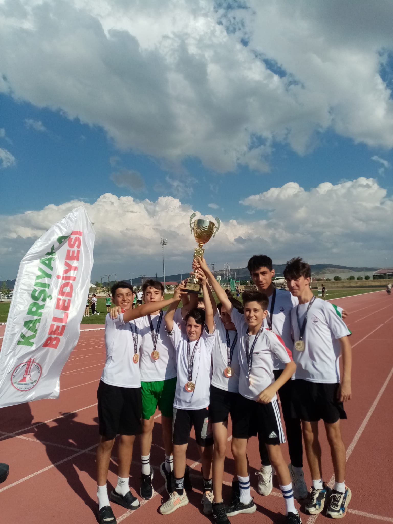 Karşıyaka’nın atletizm takımı Türkiye şampiyonu!