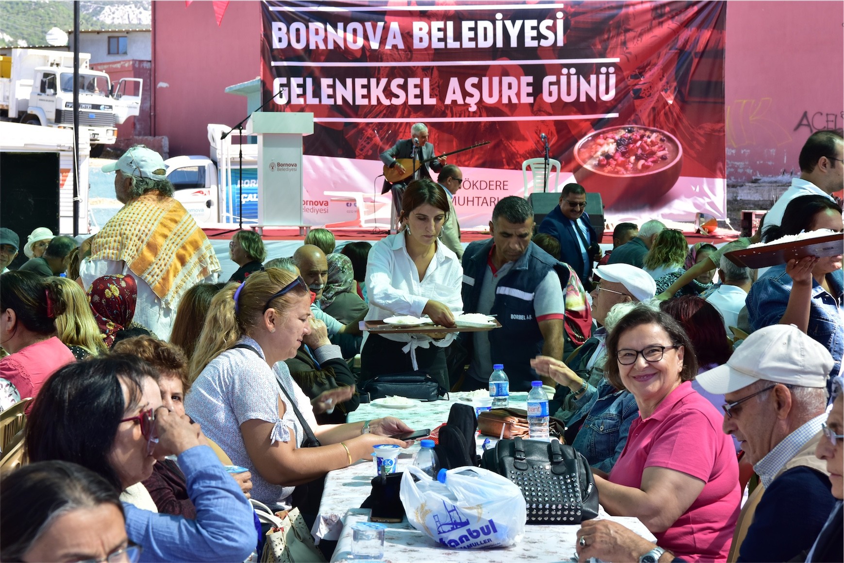 Bornova Belediyesi'nden Geleneksel Aşure Etkinlikleri