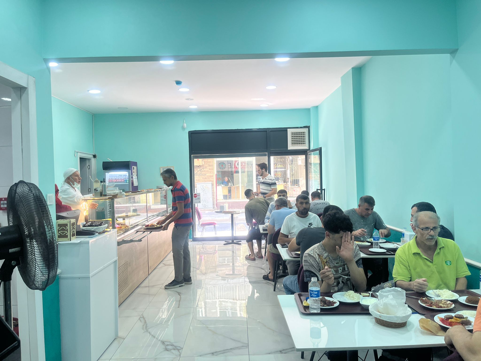 Alsancak'ta Lezzet ve Kalitenin Aile Dostu Buluşma Noktası: "Meş'ale"