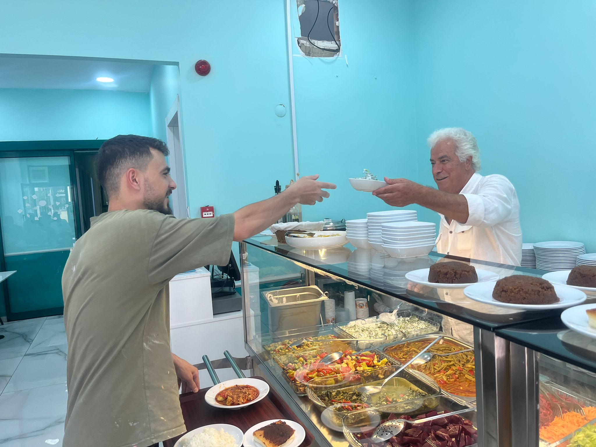 Alsancak'ta Lezzet ve Kalitenin Aile Dostu Buluşma Noktası: "Meş'ale"